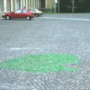 "Ich glaube, der Himmel ist grün", Kunstrasen in Straßenpflaster, ca 4 qm